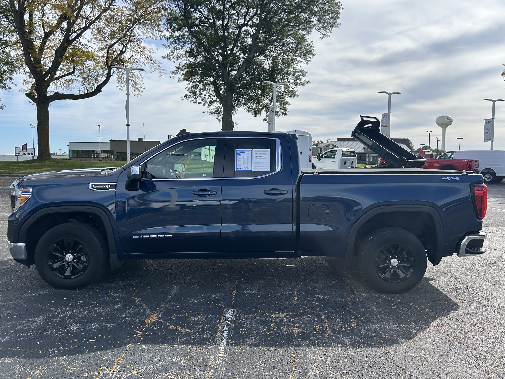 Used 2020 GMC Sierra 1500 SLE w/ SLE Value Package AWD/4WD image 4