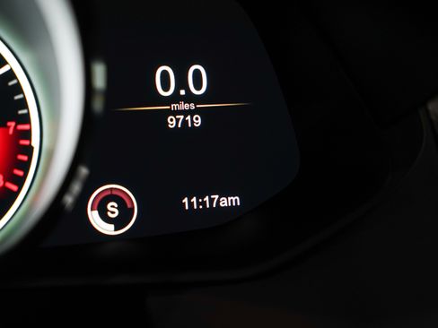 Used 2022 Aston Martin V8 Vantage Coupe RWD image 39