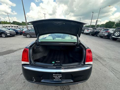 Used 2016 Chrysler 300 C image 13