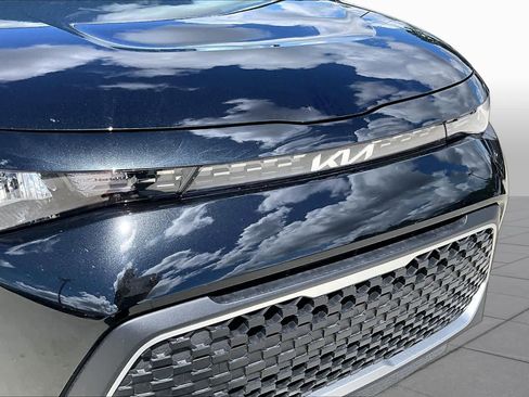 Certified 2025 Kia Soul LX w/ LX Technology Package FWD image 28