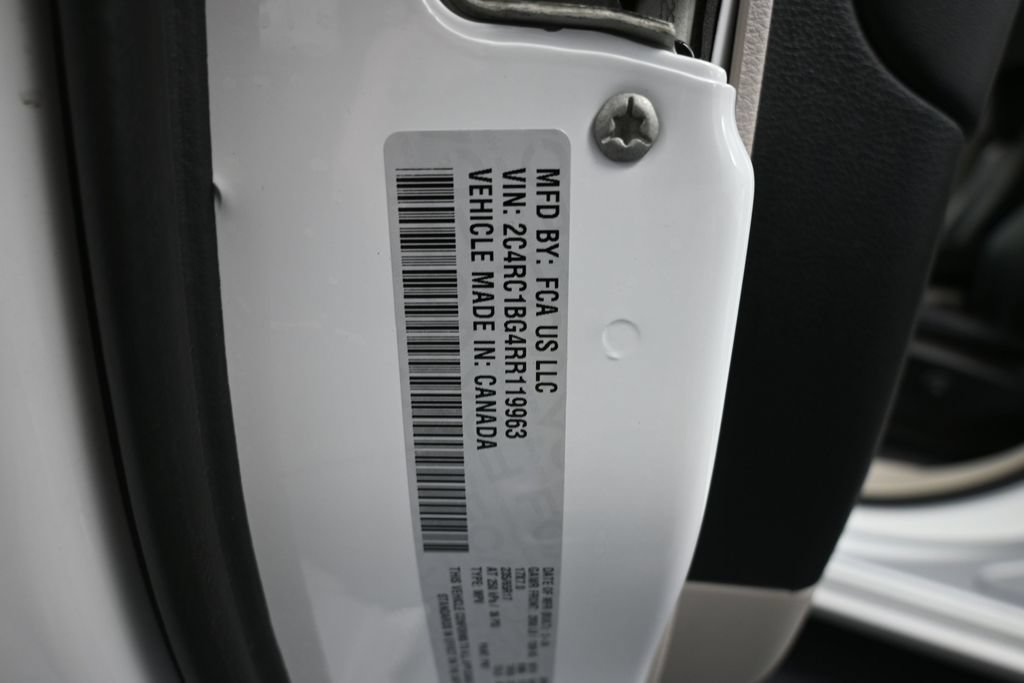 Used 2024 Chrysler Pacifica Touring-L FWD image 41
