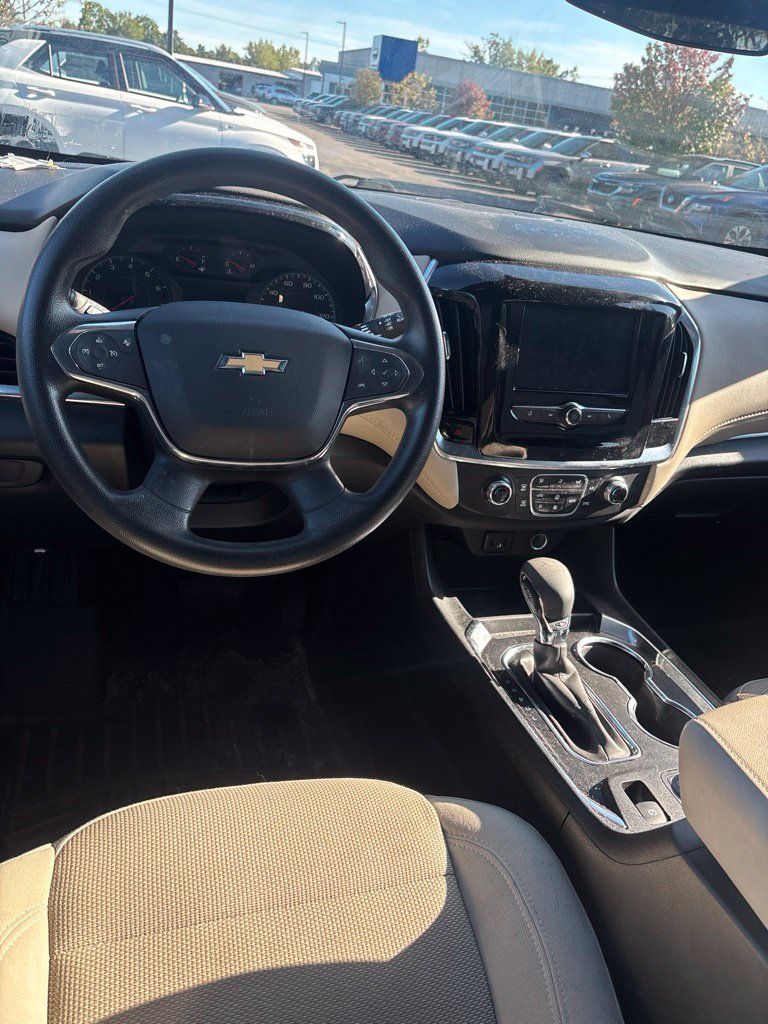 Used 2022 Chevrolet Traverse LS AWD/4WD image 9