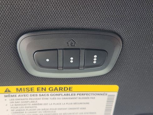 Used 2025 Chrysler Pacifica Select FWD image 11