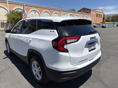 Used 2024 GMC Terrain SLE FWD image 6
