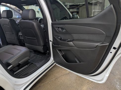 Used 2023 Chevrolet Traverse High Country w/ LPO, Floor Liner Package AWD/4WD image 11