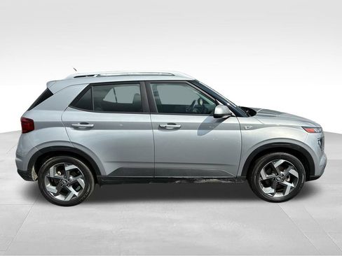 Used 2025 Hyundai Venue SEL FWD image 5