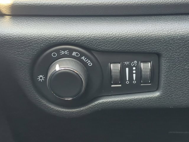 New 2026 Chrysler Voyager LX FWD image 27