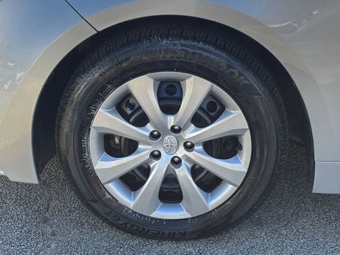 Used 2025 Toyota Corolla LE image 30