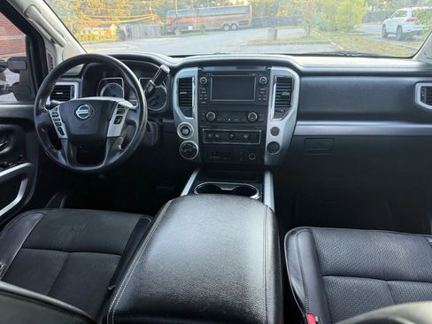 Used 2017 Nissan Titan PRO-4X image 12