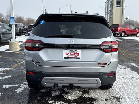 Certified 2025 Honda Pilot TrailSport image 8