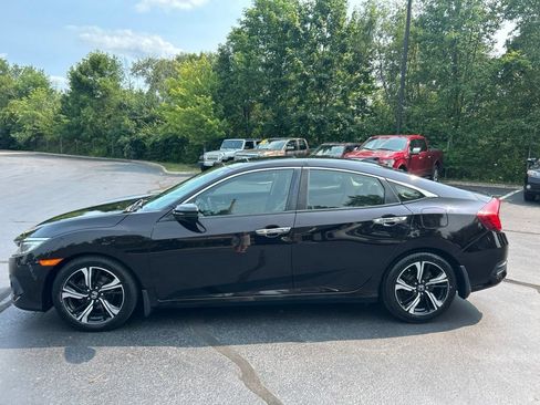 Used 2017 Honda Civic Touring image 4