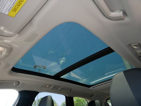 Certified 2025 Volvo XC60 B5 Plus AWD/4WD image 28