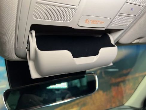 Used 2025 Genesis G70 2.5T image 43