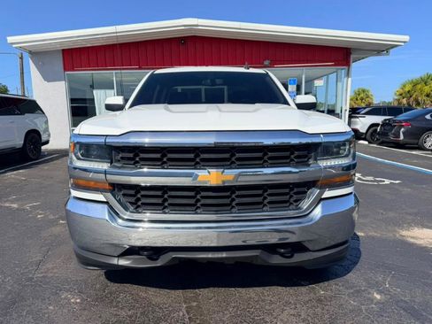 Used 2018 Chevrolet Silverado 1500 LT w/ Trailering Package AWD/4WD image 2