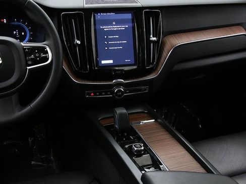 Used 2023 Volvo XC60 B5 Plus w/ Protection Package Premier image 14