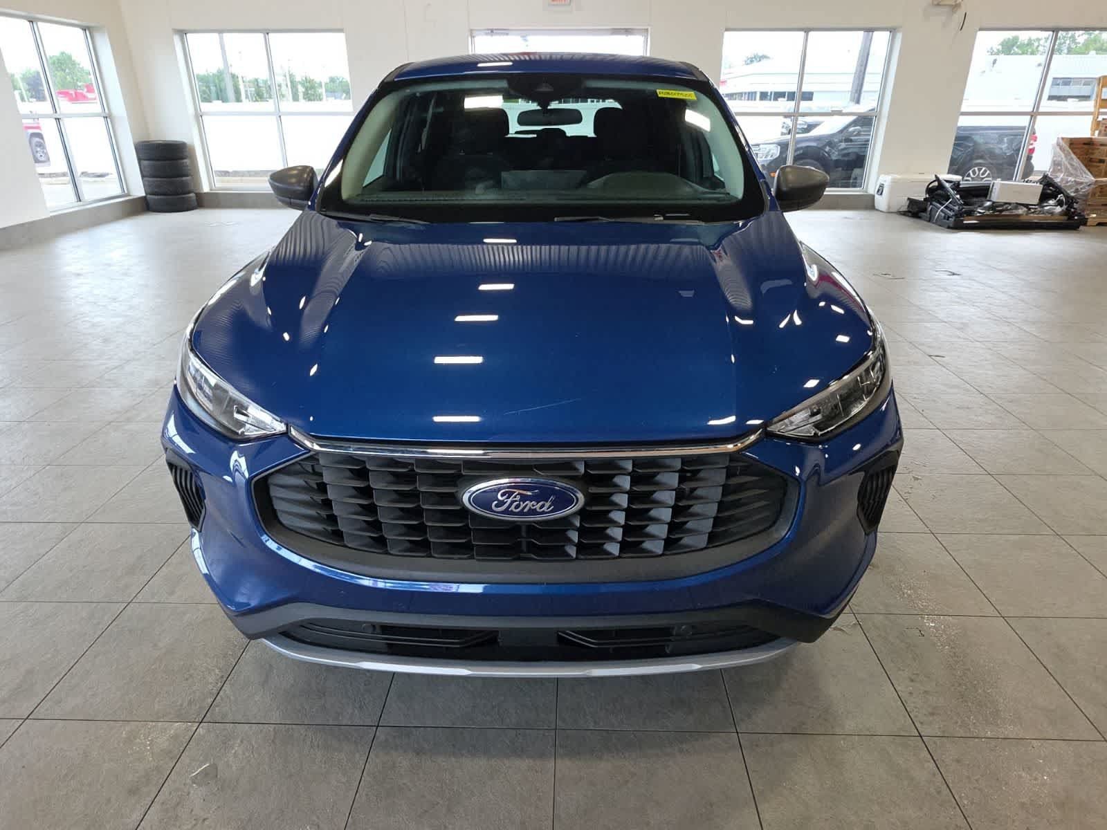 Used 2023 Ford Escape Active w/ Tech Pack #1 AWD/4WD image 2
