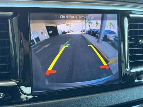 Used 2018 Chrysler Pacifica Touring-L Plus FWD image 23