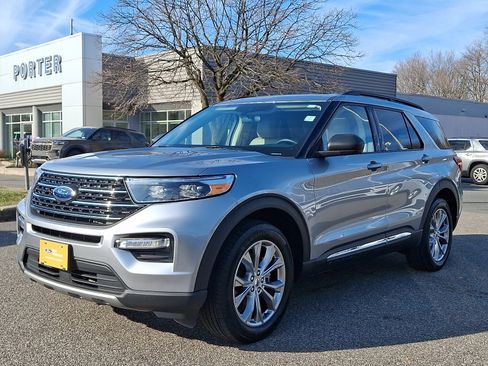 Certified 2024 Ford Explorer XLT w/ Equipment Group 202A image 4