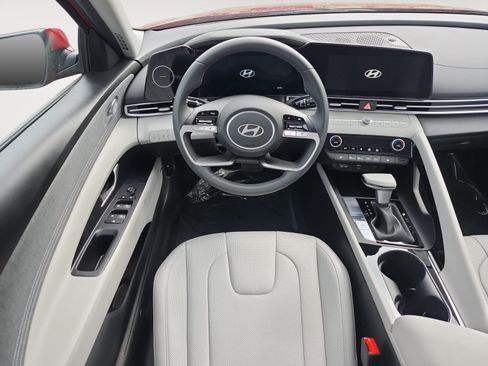 Used 2026 Hyundai Elantra Limited FWD image 11