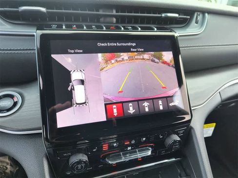 New 2025 Jeep Grand Cherokee Limited w/ Luxury Tech Group II image 17