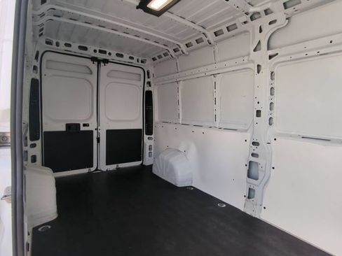 Used 2025 RAM ProMaster 2500 w/ Convenience Group FWD image 15