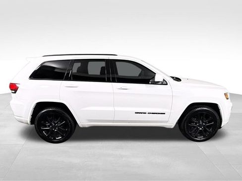 Used 2020 Jeep Grand Cherokee Altitude AWD/4WD image 5