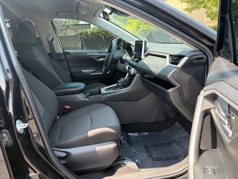 Used 2023 Toyota RAV4 XLE AWD/4WD image 30