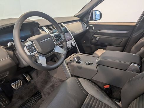 Used 2024 Land Rover Discovery Dynamic SE image 14