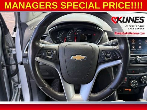 Used 2020 Chevrolet Trax LT w/ LT Convenience Package FWD image 17
