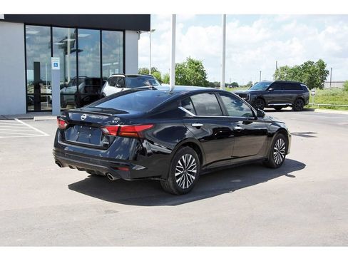 Used 2024 Nissan Altima 2.5 SV w/ SV Premium Package AWD/4WD image 5