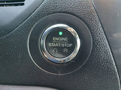 Used 2018 Ford Explorer XLT w/ Equipment Group 202A image 32