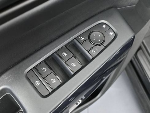 Used 2024 Nissan Pathfinder SV FWD image 19
