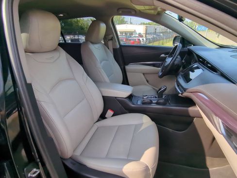 Used 2023 Cadillac XT4 Luxury w/ Cold Weather Package image 23