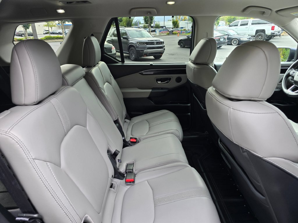 Certified 2025 Honda Pilot EX-L image 7