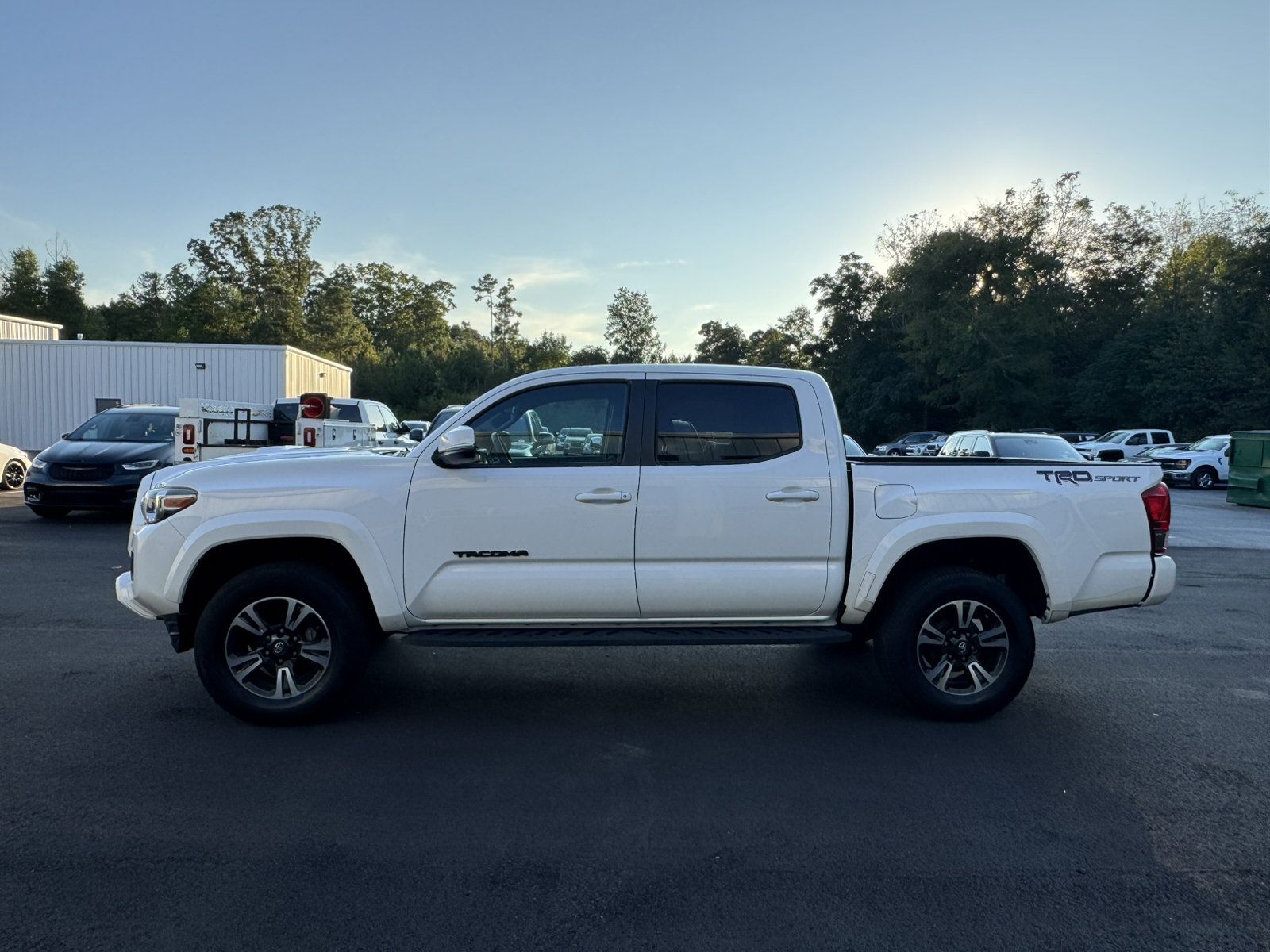 Used 2017 Toyota Tacoma TRD Sport w/ Tow Package RWD image 8