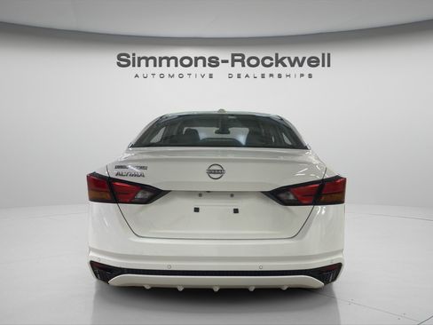 Used 2025 Nissan Altima 2.5 SV FWD image 4