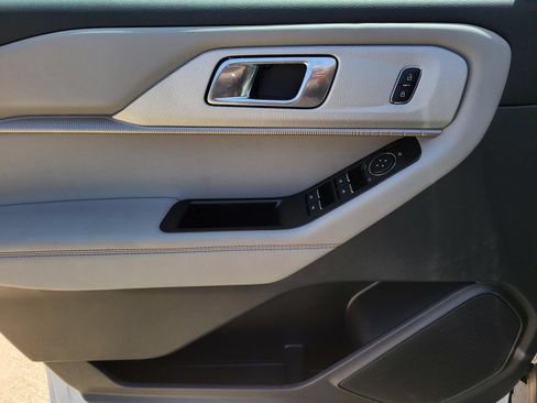 Used 2026 Ford Explorer Active w/ Active Comfort Package RWD image 22