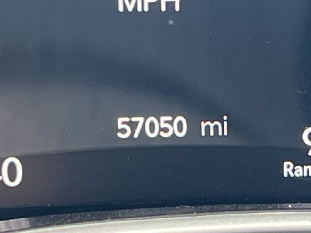 Used 2024 Chrysler Pacifica Touring-L FWD image 4