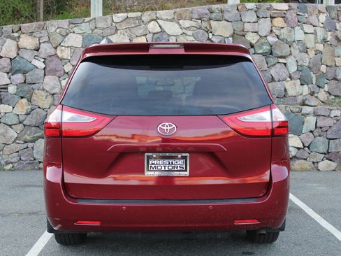 Used 2015 Toyota Sienna XLE Premium image 8