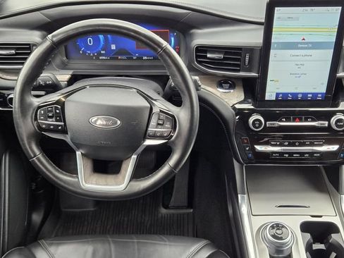 Used 2023 Ford Explorer Platinum w/ Technology Package RWD image 26