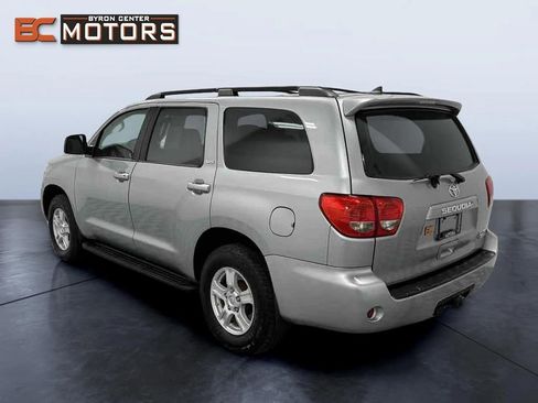 Used 2017 Toyota Sequoia SR5 image 4