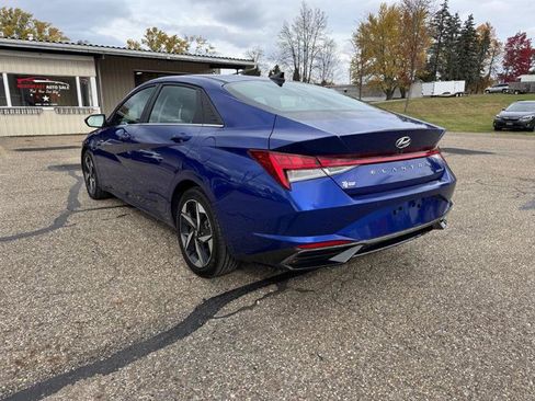 Used 2021 Hyundai Elantra Limited image 7