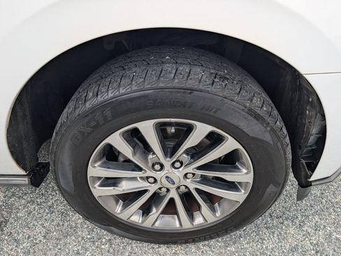 Used 2018 Ford Expedition Limited AWD/4WD image 4