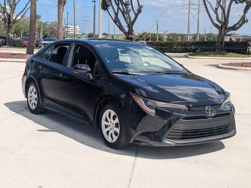 Used 2024 Toyota Corolla LE image 3