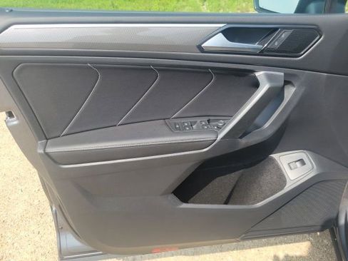 New 2024 Volkswagen Tiguan SE R-Line image 33