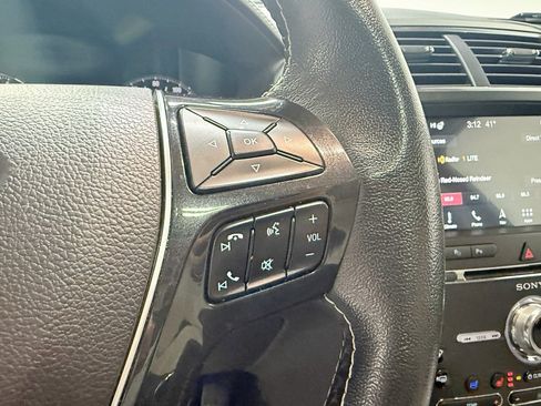 Used 2018 Ford Explorer Platinum image 12