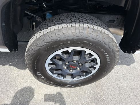 Used 2025 Toyota Tacoma TRD Off-Road AWD/4WD image 13