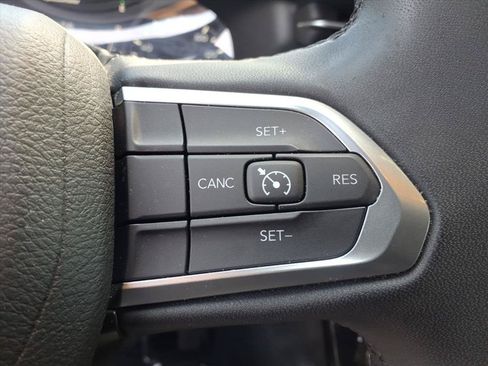 Used 2024 Jeep Compass Latitude AWD/4WD image 21