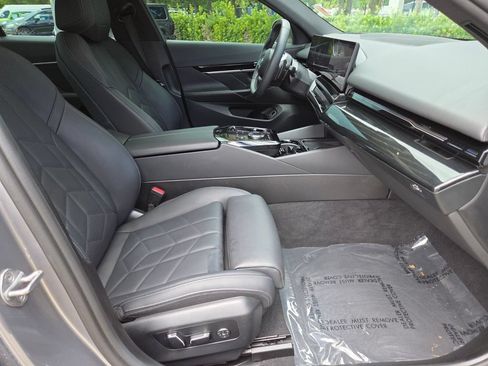 Used 2024 BMW 530i xDrive w/ Premium Package AWD/4WD image 15