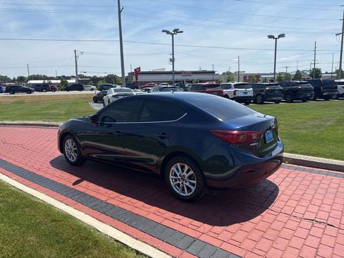 Used 2017 MAZDA MAZDA3 Sport w/ Preferred Equipment Package FWD image 4